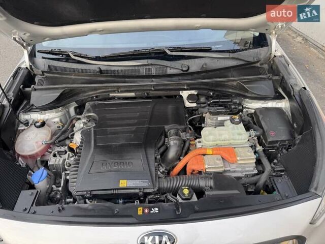 Сірий Кіа Niro, об'ємом двигуна 1.58 л та пробігом 64 тис. км за 17000 $, фото 17 на Automoto.ua