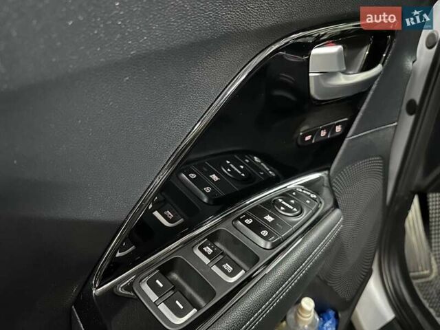 Сірий Кіа Niro, об'ємом двигуна 0 л та пробігом 116 тис. км за 18300 $, фото 22 на Automoto.ua