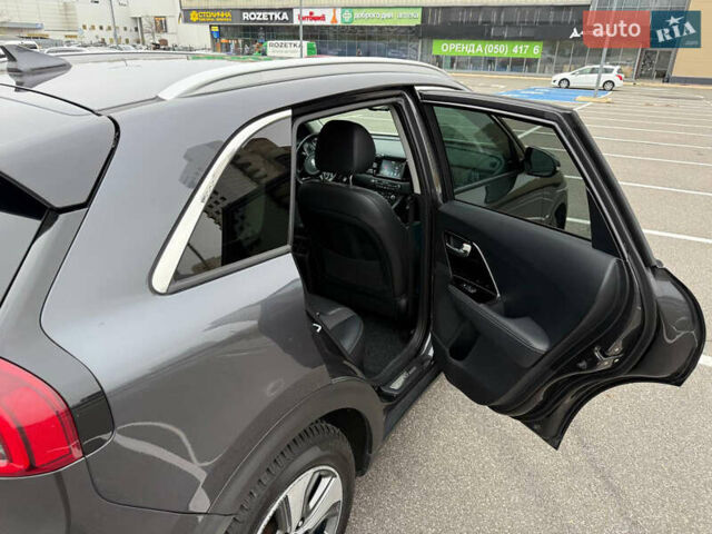 Серый Киа Niro, объемом двигателя 1.58 л и пробегом 162 тыс. км за 17000 $, фото 12 на Automoto.ua