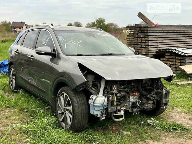 Сірий Кіа Niro, об'ємом двигуна 1.58 л та пробігом 301 тис. км за 8299 $, фото 1 на Automoto.ua