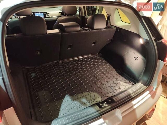 Серый Киа Niro, объемом двигателя 1.6 л и пробегом 73 тыс. км за 20600 $, фото 29 на Automoto.ua