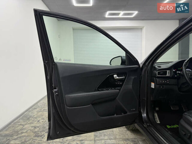 Серый Киа Niro, объемом двигателя 1.58 л и пробегом 98 тыс. км за 20999 $, фото 20 на Automoto.ua