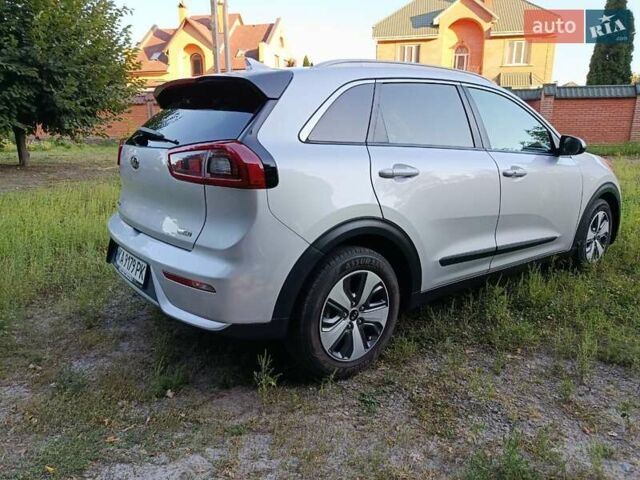Серый Киа Niro, объемом двигателя 1.58 л и пробегом 165 тыс. км за 15777 $, фото 7 на Automoto.ua