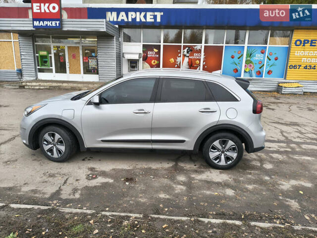 Серый Киа Niro, объемом двигателя 1.58 л и пробегом 143 тыс. км за 17500 $, фото 8 на Automoto.ua