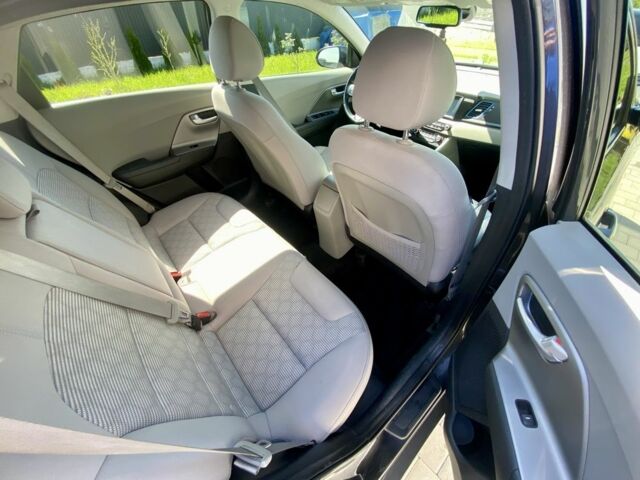 Серый Киа Niro, объемом двигателя 1.6 л и пробегом 134 тыс. км за 16900 $, фото 7 на Automoto.ua