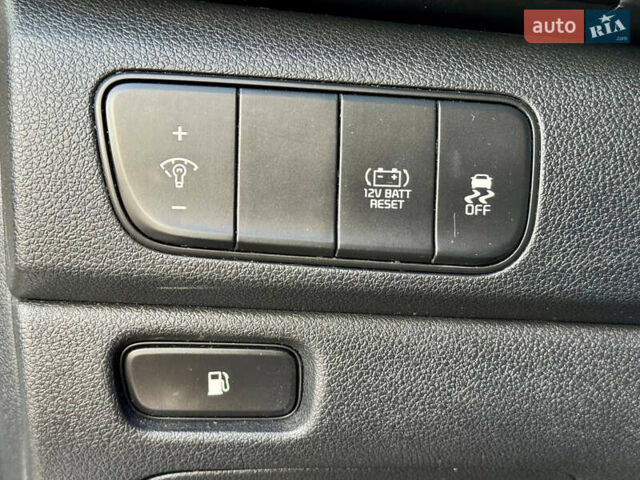 Сірий Кіа Niro, об'ємом двигуна 1.6 л та пробігом 122 тис. км за 16700 $, фото 18 на Automoto.ua