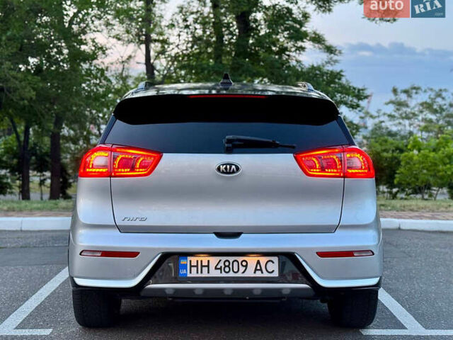 Сірий Кіа Niro, об'ємом двигуна 1.6 л та пробігом 122 тис. км за 16700 $, фото 28 на Automoto.ua