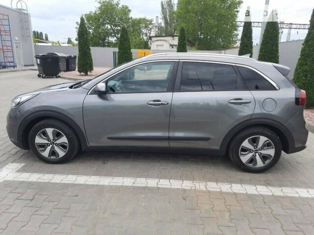 Сірий Кіа Niro, об'ємом двигуна 1.58 л та пробігом 120 тис. км за 16950 $, фото 8 на Automoto.ua