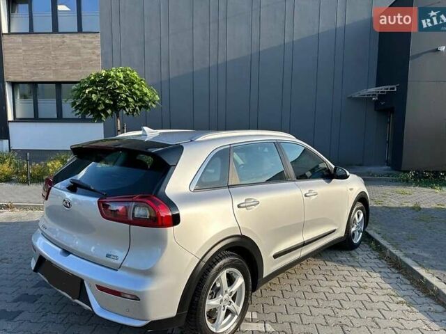 Серый Киа Niro, объемом двигателя 1.59 л и пробегом 77 тыс. км за 15200 $, фото 7 на Automoto.ua