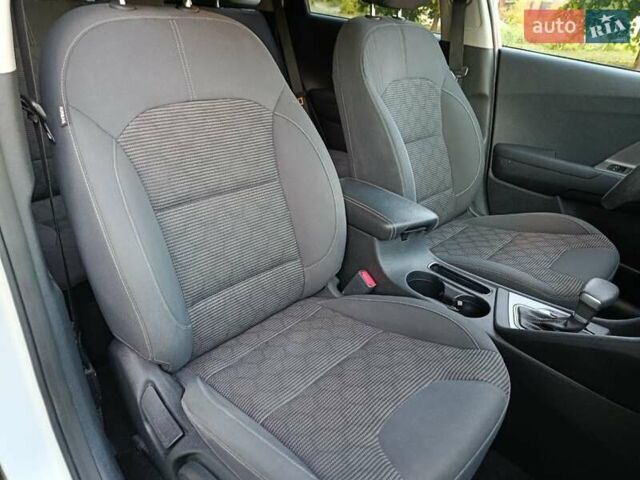 Серый Киа Niro, объемом двигателя 1.58 л и пробегом 165 тыс. км за 15777 $, фото 11 на Automoto.ua