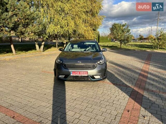 Серый Киа Niro, объемом двигателя 1.58 л и пробегом 135 тыс. км за 17999 $, фото 1 на Automoto.ua