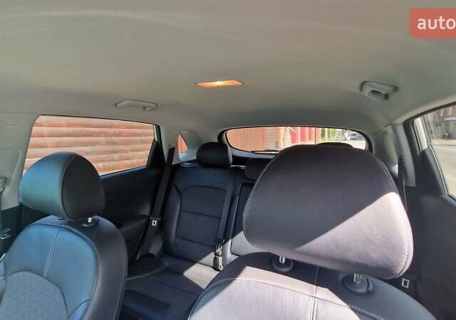 Сірий Кіа Niro, об'ємом двигуна 1.6 л та пробігом 88 тис. км за 15000 $, фото 9 на Automoto.ua