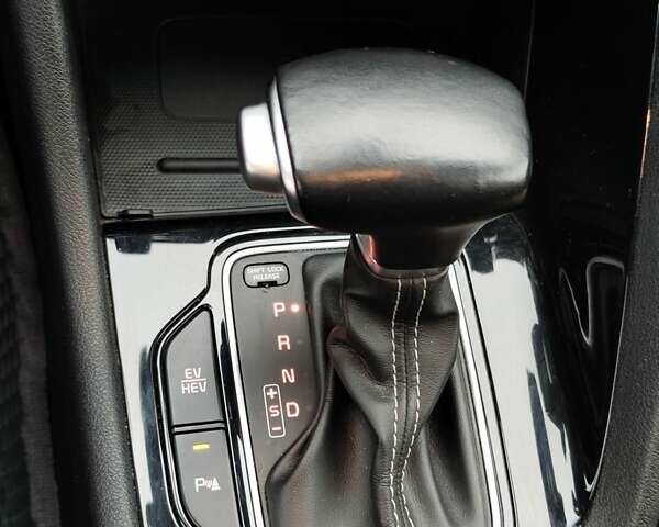 Серый Киа Niro, объемом двигателя 1.6 л и пробегом 73 тыс. км за 20600 $, фото 16 на Automoto.ua