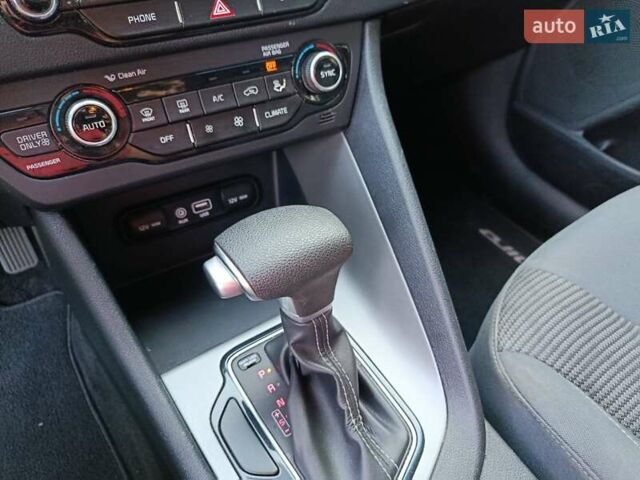 Серый Киа Niro, объемом двигателя 1.58 л и пробегом 165 тыс. км за 15777 $, фото 20 на Automoto.ua