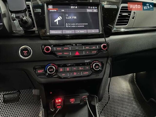 Сірий Кіа Niro, об'ємом двигуна 0 л та пробігом 116 тис. км за 18300 $, фото 20 на Automoto.ua