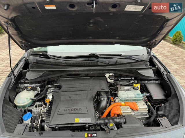 Серый Киа Niro, объемом двигателя 1.58 л и пробегом 152 тыс. км за 14500 $, фото 3 на Automoto.ua
