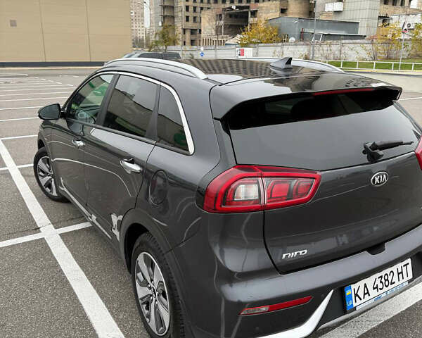 Серый Киа Niro, объемом двигателя 1.58 л и пробегом 162 тыс. км за 17000 $, фото 21 на Automoto.ua
