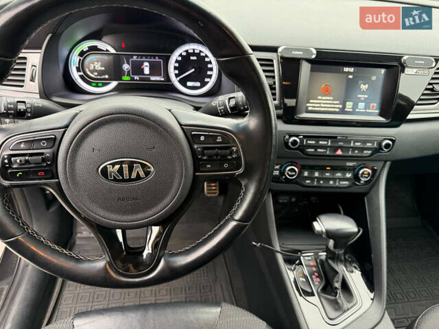 Серый Киа Niro, объемом двигателя 1.58 л и пробегом 162 тыс. км за 17000 $, фото 1 на Automoto.ua