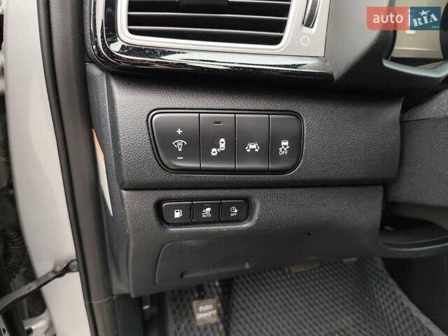 Серый Киа Niro, объемом двигателя 1.6 л и пробегом 73 тыс. км за 20600 $, фото 12 на Automoto.ua