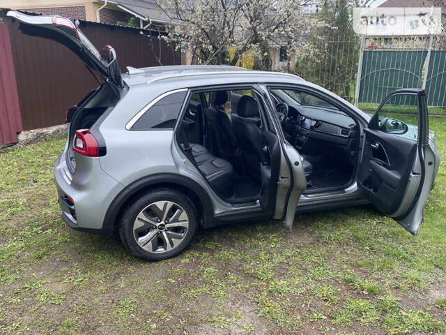 Сірий Кіа Niro, об'ємом двигуна 0 л та пробігом 127 тис. км за 21500 $, фото 39 на Automoto.ua