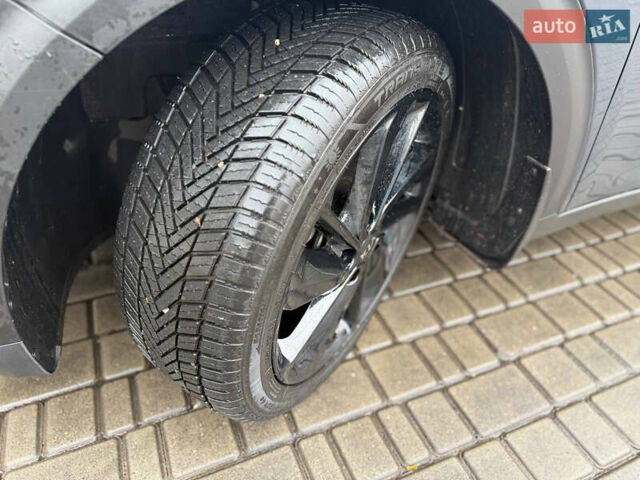Серый Киа Niro, объемом двигателя 1.58 л и пробегом 152 тыс. км за 14500 $, фото 6 на Automoto.ua