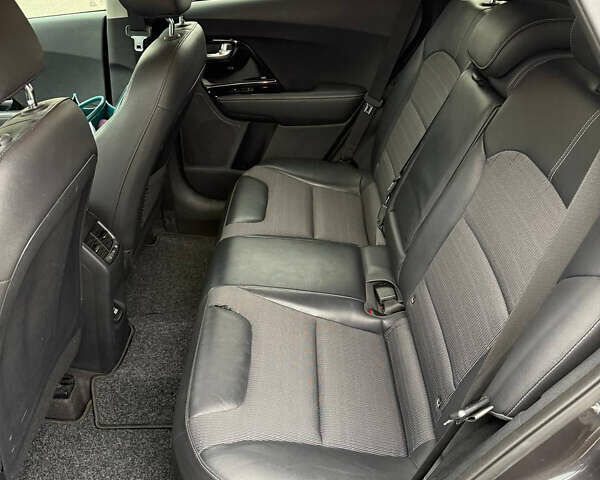Серый Киа Niro, объемом двигателя 1.58 л и пробегом 162 тыс. км за 17000 $, фото 7 на Automoto.ua