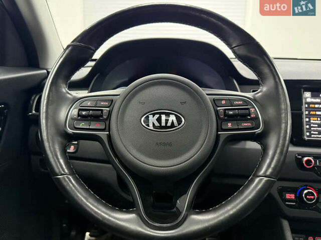Серый Киа Niro, объемом двигателя 1.58 л и пробегом 98 тыс. км за 20999 $, фото 8 на Automoto.ua