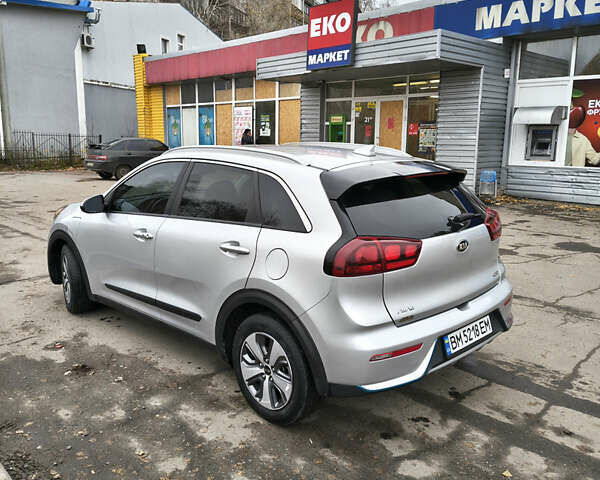 Серый Киа Niro, объемом двигателя 1.58 л и пробегом 143 тыс. км за 17500 $, фото 7 на Automoto.ua