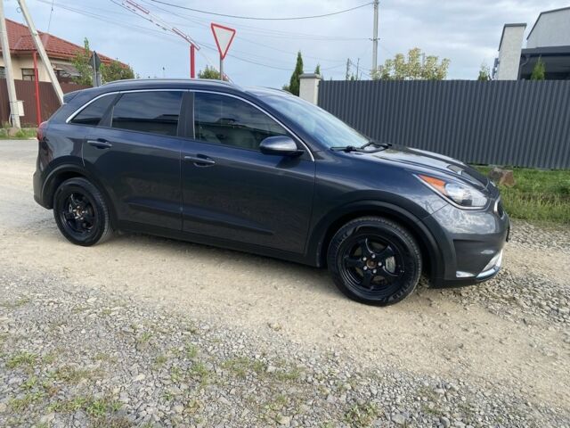 Серый Киа Niro, объемом двигателя 1.6 л и пробегом 134 тыс. км за 16900 $, фото 13 на Automoto.ua