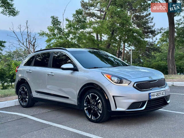 Сірий Кіа Niro, об'ємом двигуна 1.6 л та пробігом 122 тис. км за 16700 $, фото 26 на Automoto.ua