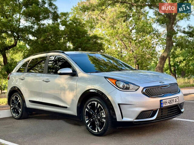 Сірий Кіа Niro, об'ємом двигуна 1.6 л та пробігом 122 тис. км за 16700 $, фото 5 на Automoto.ua