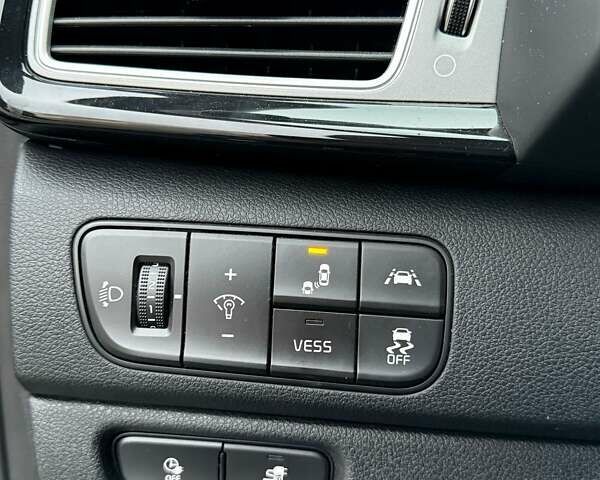 Серый Киа Niro, объемом двигателя 0 л и пробегом 110 тыс. км за 18250 $, фото 12 на Automoto.ua