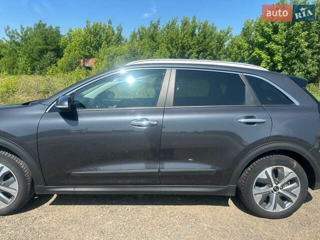 Серый Киа Niro, объемом двигателя 0 л и пробегом 91 тыс. км за 19500 $, фото 2 на Automoto.ua