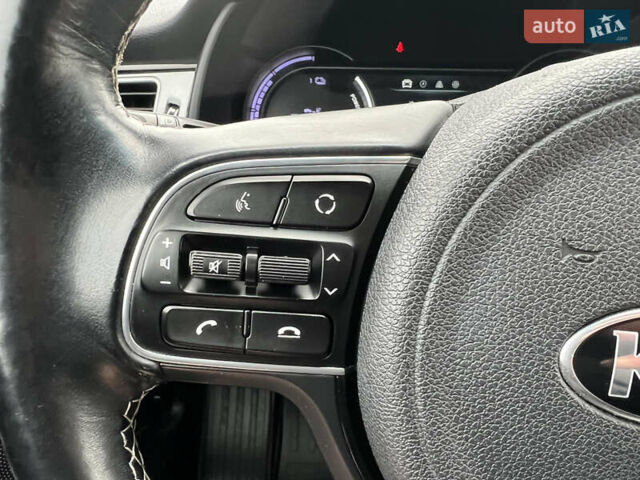 Серый Киа Niro, объемом двигателя 0 л и пробегом 70 тыс. км за 19350 $, фото 31 на Automoto.ua