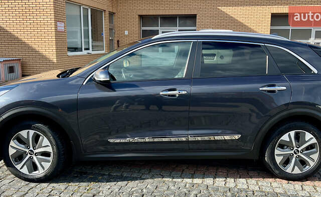Серый Киа Niro, объемом двигателя 0 л и пробегом 116 тыс. км за 17990 $, фото 3 на Automoto.ua