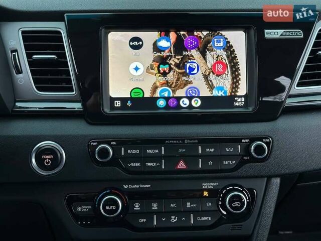 Серый Киа Niro, объемом двигателя 0 л и пробегом 27 тыс. км за 24444 $, фото 60 на Automoto.ua