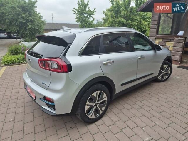 Серый Киа Niro, объемом двигателя 0 л и пробегом 86 тыс. км за 17999 $, фото 4 на Automoto.ua