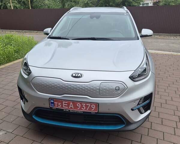 Серый Киа Niro, объемом двигателя 0 л и пробегом 86 тыс. км за 17999 $, фото 2 на Automoto.ua