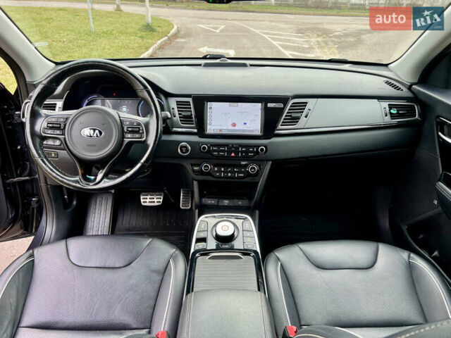Серый Киа Niro, объемом двигателя 0 л и пробегом 70 тыс. км за 19350 $, фото 49 на Automoto.ua