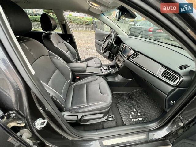 Серый Киа Niro, объемом двигателя 0 л и пробегом 116 тыс. км за 17990 $, фото 22 на Automoto.ua