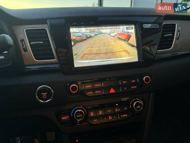 Серый Киа Niro, объемом двигателя 0 л и пробегом 157 тыс. км за 17900 $, фото 24 на Automoto.ua
