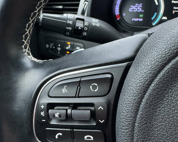 Сірий Кіа Niro, об'ємом двигуна 0 л та пробігом 101 тис. км за 16800 $, фото 25 на Automoto.ua
