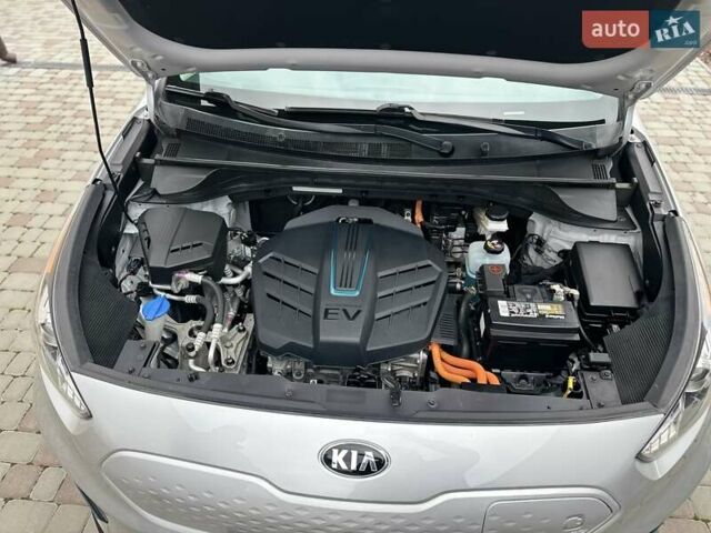 Сірий Кіа Niro, об'ємом двигуна 0 л та пробігом 110 тис. км за 16400 $, фото 24 на Automoto.ua