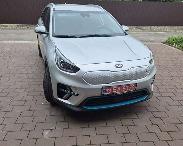 Серый Киа Niro, объемом двигателя 0 л и пробегом 86 тыс. км за 17999 $, фото 1 на Automoto.ua