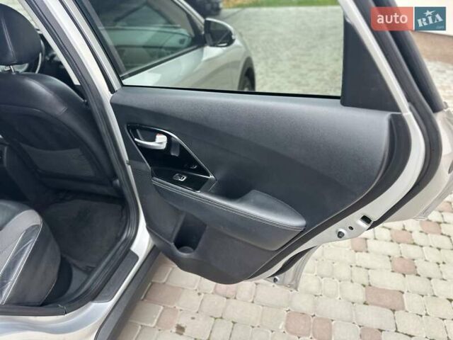 Сірий Кіа Niro, об'ємом двигуна 0 л та пробігом 110 тис. км за 16400 $, фото 19 на Automoto.ua