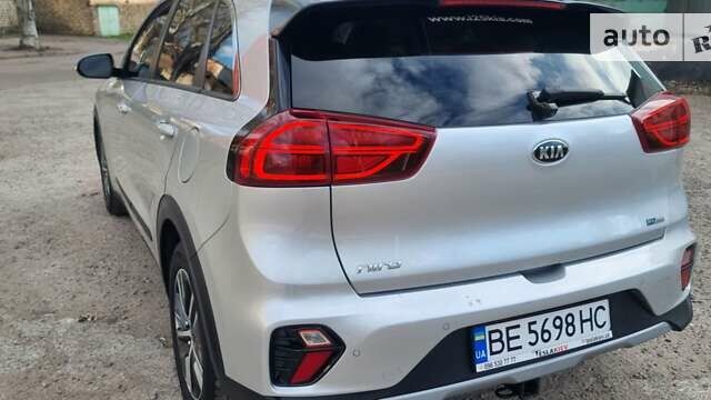 Сірий Кіа Niro, об'ємом двигуна 1.58 л та пробігом 88 тис. км за 25700 $, фото 11 на Automoto.ua