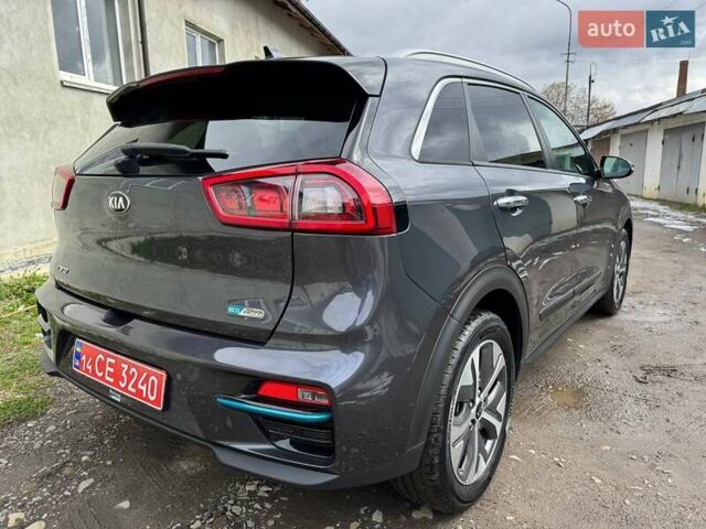 Киа Niro 2019 в Дрогобыче на Automoto.ua Серый Киа Niro, объемом двигателя 0 л и пробегом 139 тыс. км за 17777 $, фото 3 на Automoto.ua