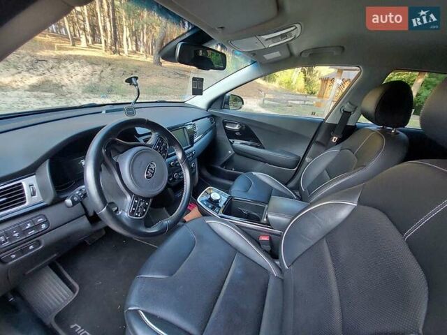 Серый Киа Niro, объемом двигателя 0 л и пробегом 118 тыс. км за 18944 $, фото 9 на Automoto.ua