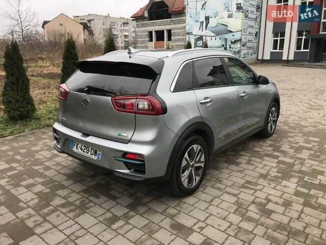 Серый Киа Niro, объемом двигателя 0 л и пробегом 100 тыс. км за 18750 $, фото 7 на Automoto.ua