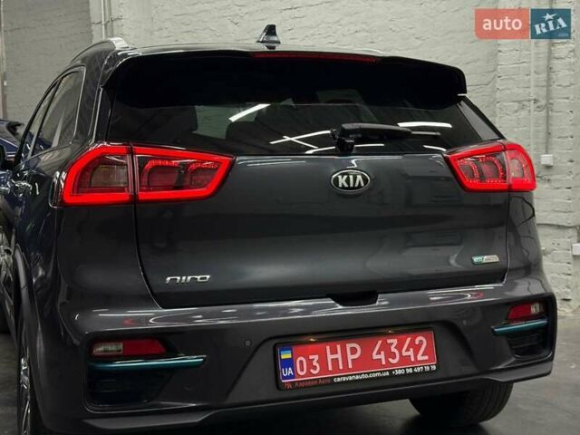 Сірий Кіа Niro, об'ємом двигуна 0 л та пробігом 93 тис. км за 18737 $, фото 6 на Automoto.ua